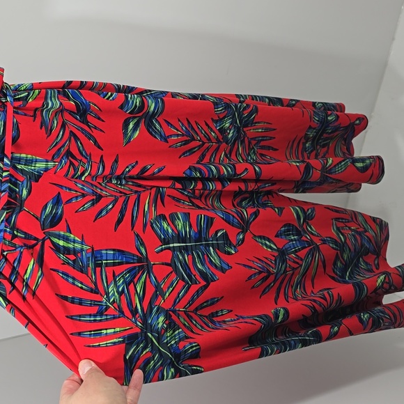 {London Times} Red Tropical Jungle Palm Leaf Print Cropped Sleeveless Jumpsuit - Picture 12 of 14